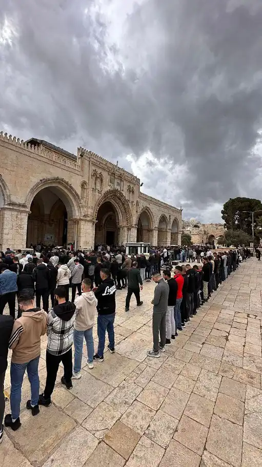 70 ألفًا يؤدون صلاة الجمعة في رحاب المسجد الأقصى