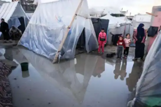 آنروا: در غزه ۲۸۲ هزار خانه نابود  شده؛ صدها هزار خانواده زمستان را در چادرها می‌گذرانند