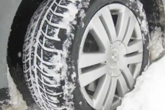 Şehirlerarası yük ve yolcu taşıyan ticari araçlar için zorunlu kış lastiği uygulaması başladı