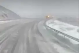 Li Sêwasê hinek rê ji ber berf û bapûkê ji wesayîtên giran re hatin girtin