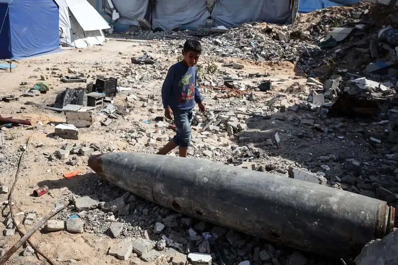 زیاتر لە ٧ هەزار تۆن تەقەمەنی نەتەقیو لە غەززە: منداڵان لە مەترسیدان