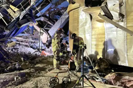 انتشال جثث العمال السبعة من تحت أنقاض برج مرجل منهار في كوريا الجنوبية