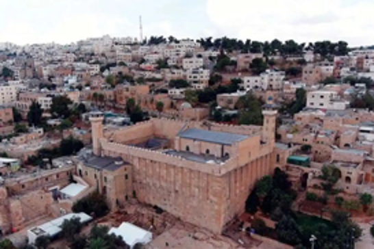 Israeli forces shut old city of Hebron for massive settler incursion at Ibrahimi Mosque