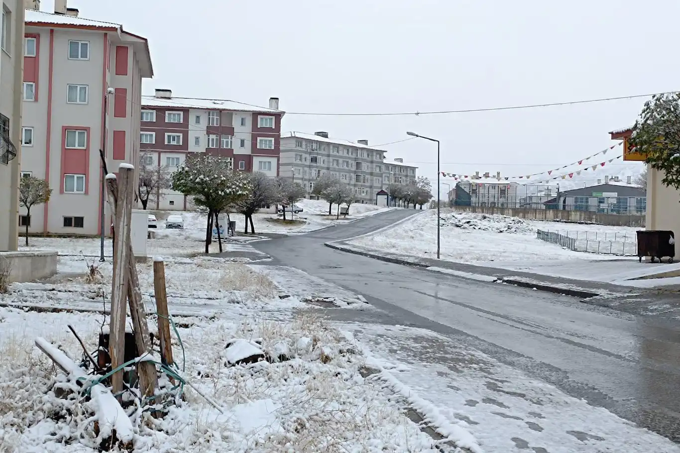 Bitlis mevsimin ilk karıyla beyaza büründü