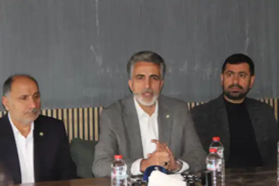 HÜDA PAR Genel Başkan Yardımcısı Emiroğlu, muhtarlarla bir araya geldi