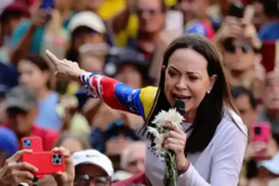 المعروفة بدعمها للصهاينة..المعارضة الفنزويلية تدعو الجيش لترك السلاح ورفض أوامر "مادورو"