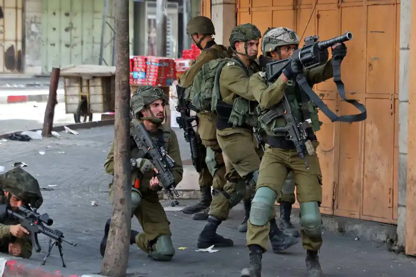 یورش‌های رژیم اشغالگر در کرانه باختری: یک نفر شهید شده و یک نفر زخمی شد