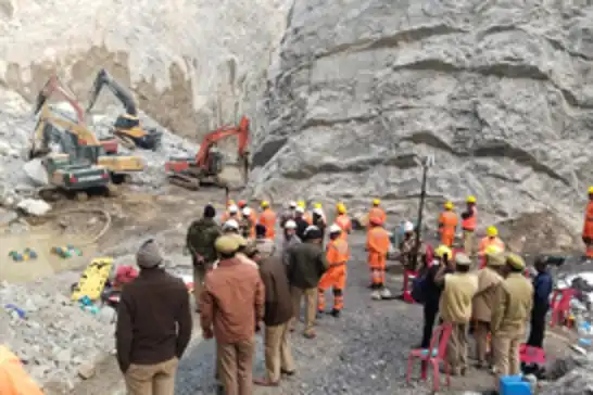 Hindistan'da taş ocağında göçük: 1 ölü, 15 kayıp