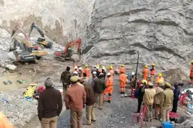 Hindistan'da taş ocağında göçük: 1 ölü, 15 kayıp