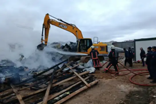 Malatya'da TOKİ şantiye alanında konteyner yangını