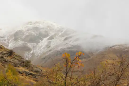 Diyarbakır'ın yüksek kesimlerine mevsimin ilk karı düştü