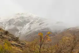 Diyarbakır'ın yüksek kesimlerine mevsimin ilk karı düştü