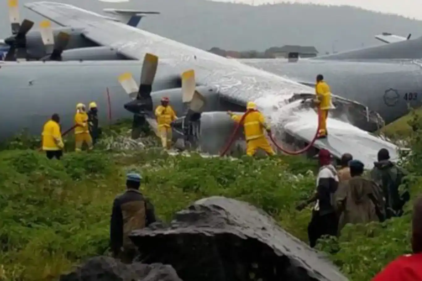 الكونغو.. طائرة تقل وزيرًا ووفدًا رسمياً  تخرج عن المدرج وتشتعل فيها النيران