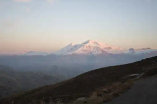 Mereto Dağı'na mevsimin ilk karı düştü
