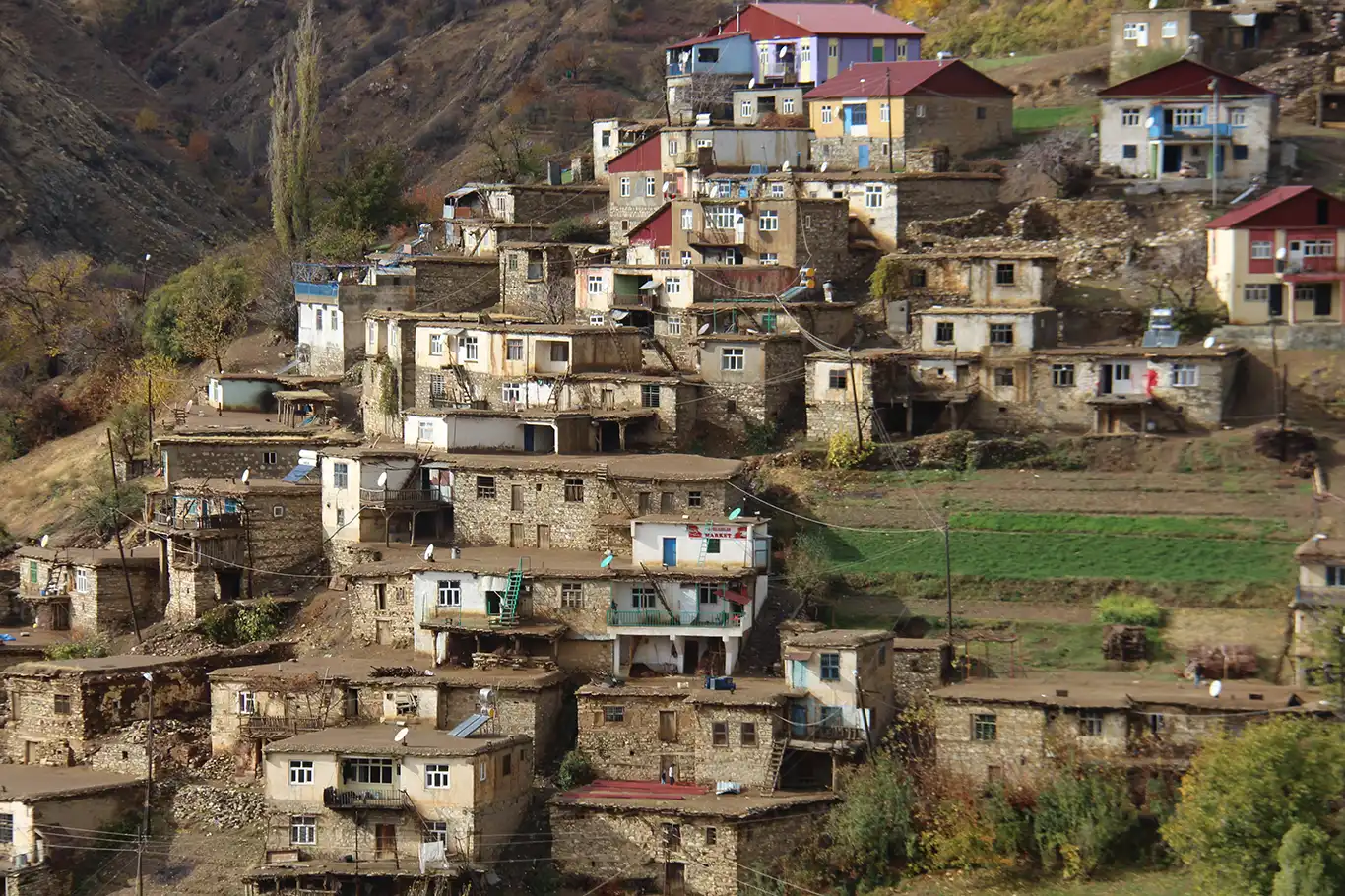 Tarihi köyün bozuk yol çilesi halkı canından bezdirdi