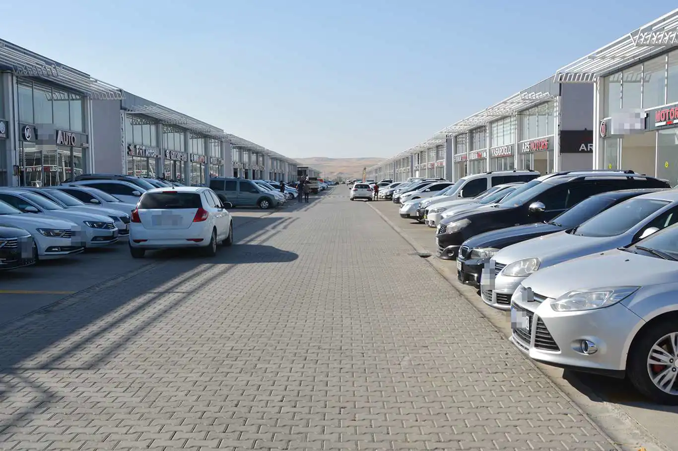 Vehicle registrations in Türkiye see annual decline in October