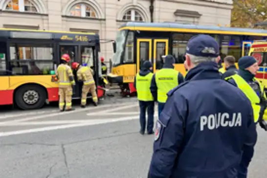 Polonya'da iki tramvay ile otobüs çarpıştı: 24 yaralı