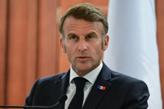 Macron: Cezayir'le diyalog için Tebbun ile görüşmeye hazırım