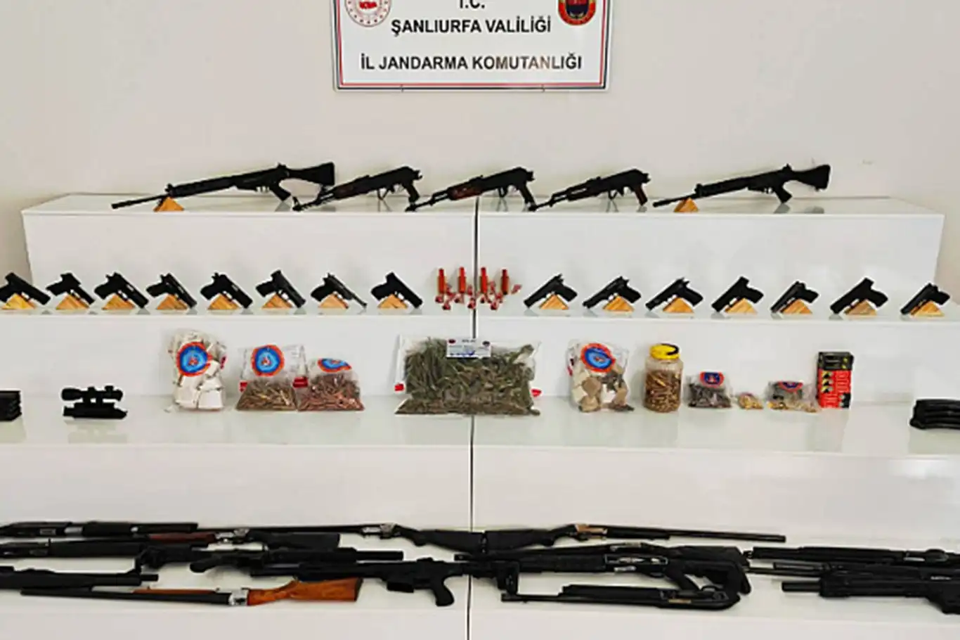 Şanlıurfa’da çok sayıda silah ele geçirildi: 9 gözaltı