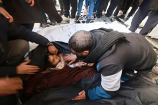 İşgalciler ateşkese rağmen saldırıyor: Gazze'de bir anne ve çocuğu ağır yaralandı