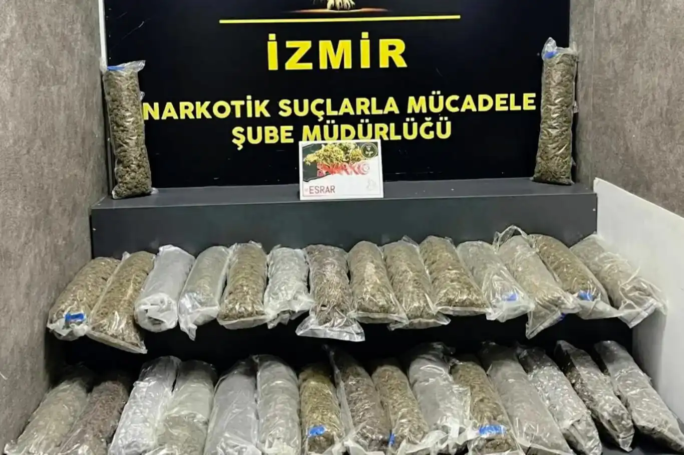 İzmir’de 23 kilo uyuşturucu ele geçirildi