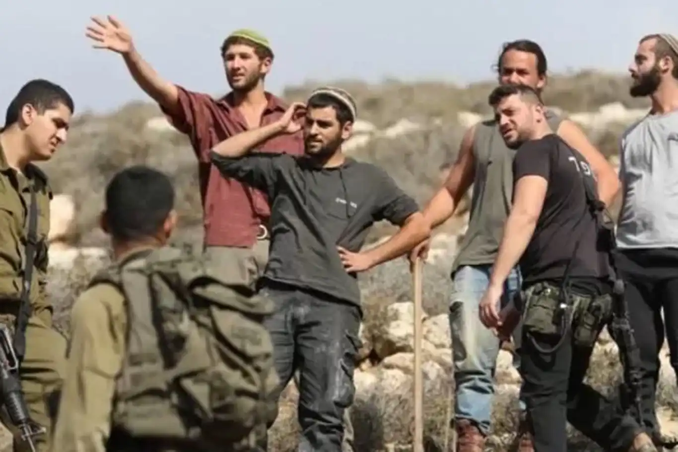 العصابات اليهودية تهاجم مزارعين فلسطينيين في الضفة الغربية