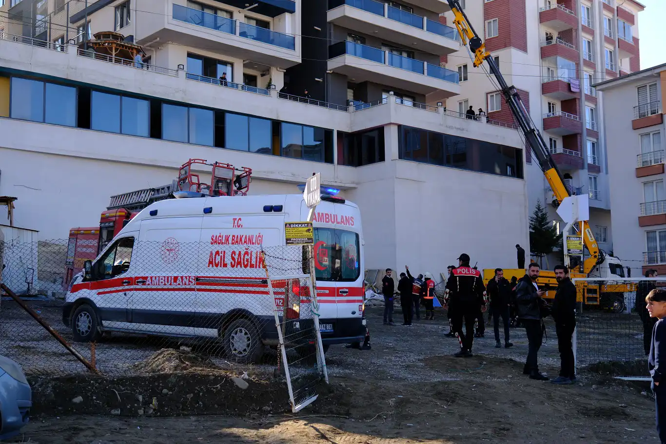 Van’da 7 katlı binada yangın