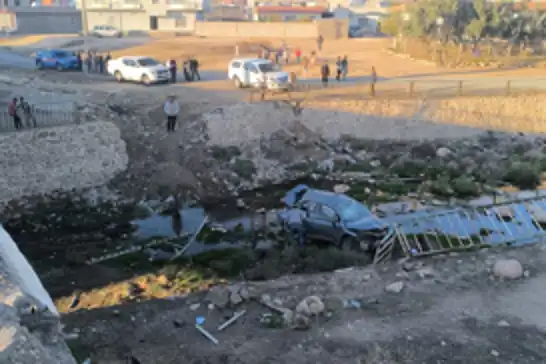 Mardin’de otomobil dereye uçtu: 1 ölü