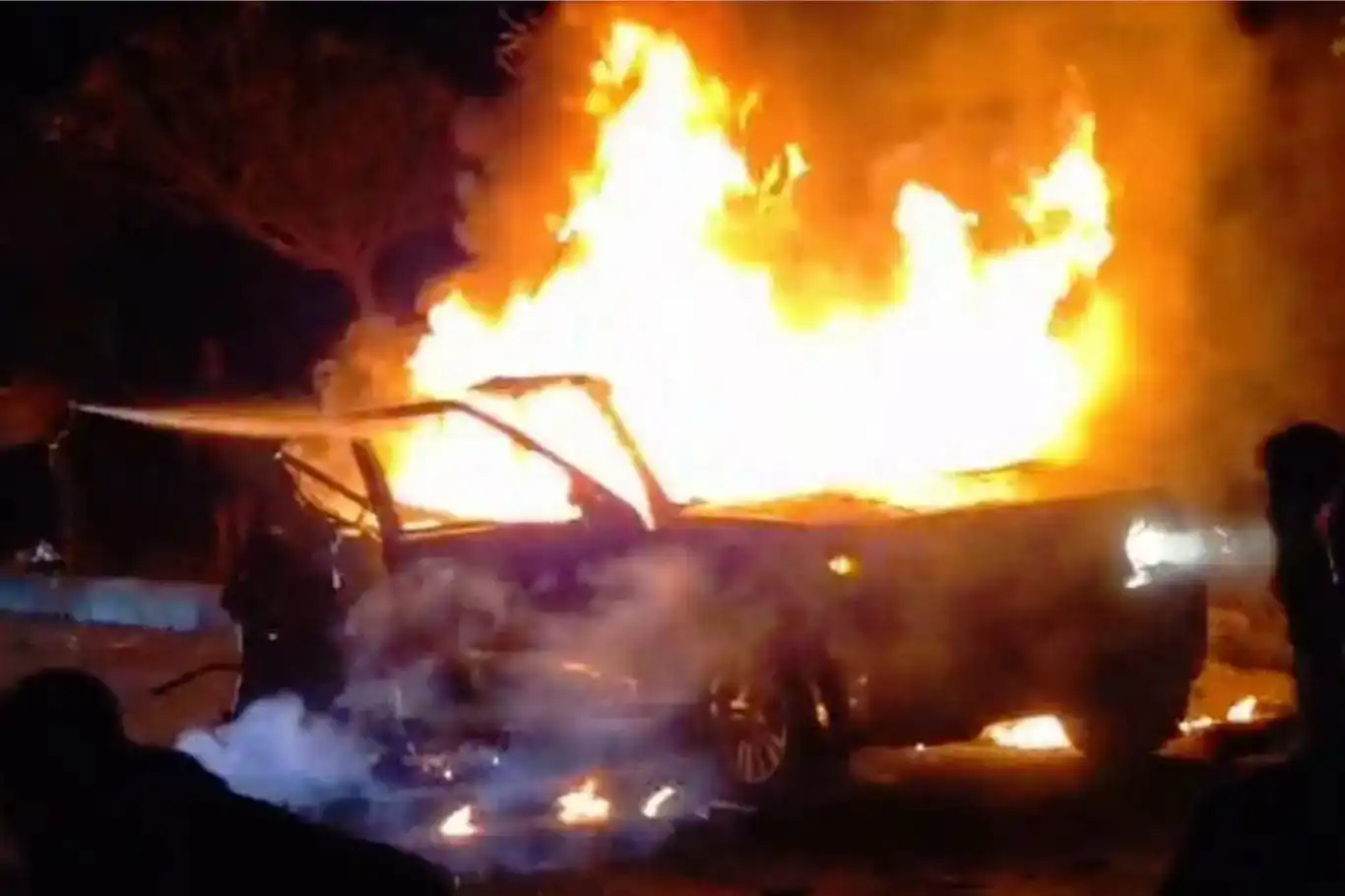 جنوب لبنان..هجوم صهيوني بطائرة مسيّرة يسفر عن مقتل أربعة أشخاص جنوب لبنان..هجوم صهيوني بطائرة مسيّرة يسفر عن مقتل أربعة أشخاص