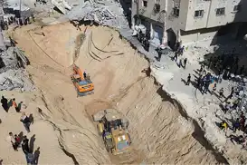 Kızılhaç ve Kassam ekipleri esirlerin cesetlerini çıkarmak için Doğu Gazze'ye girdi