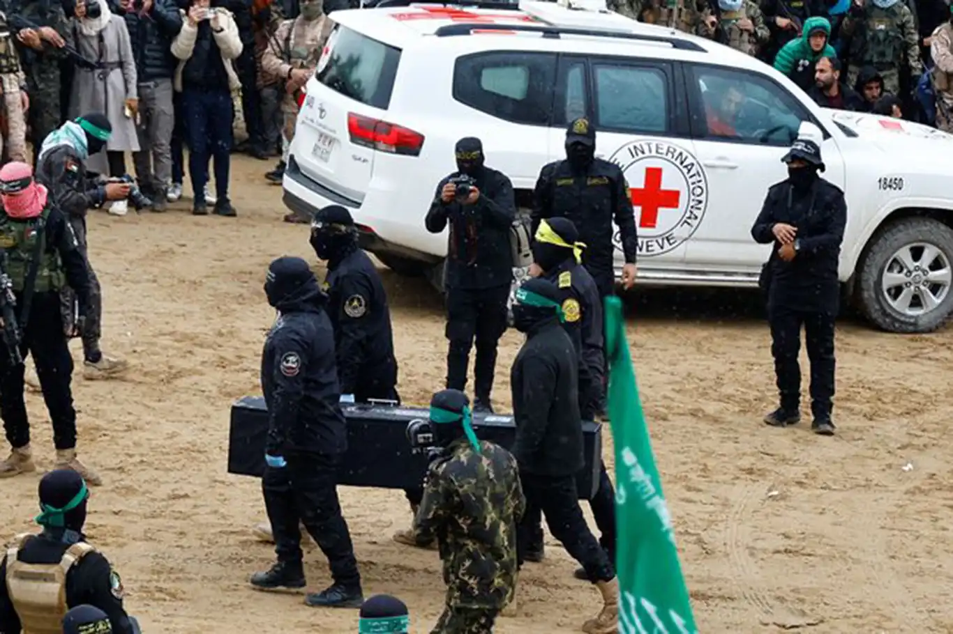 HAMAS anlaşmaya bağlı kalarak 3 siyonist esirin cesedini daha Kızılhaç'a teslim etti