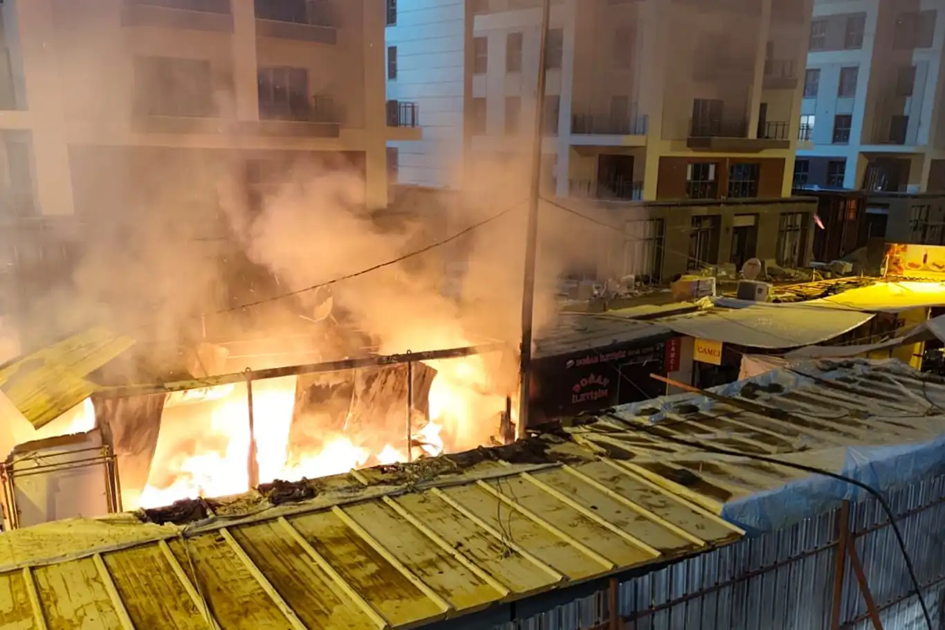 Malatya'da korkutan yangın: İşyeri küle döndü