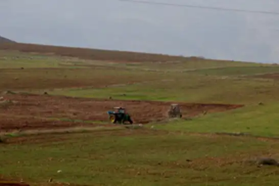 İşgalciler, Filistinlilerin arazilerine el koyuyor