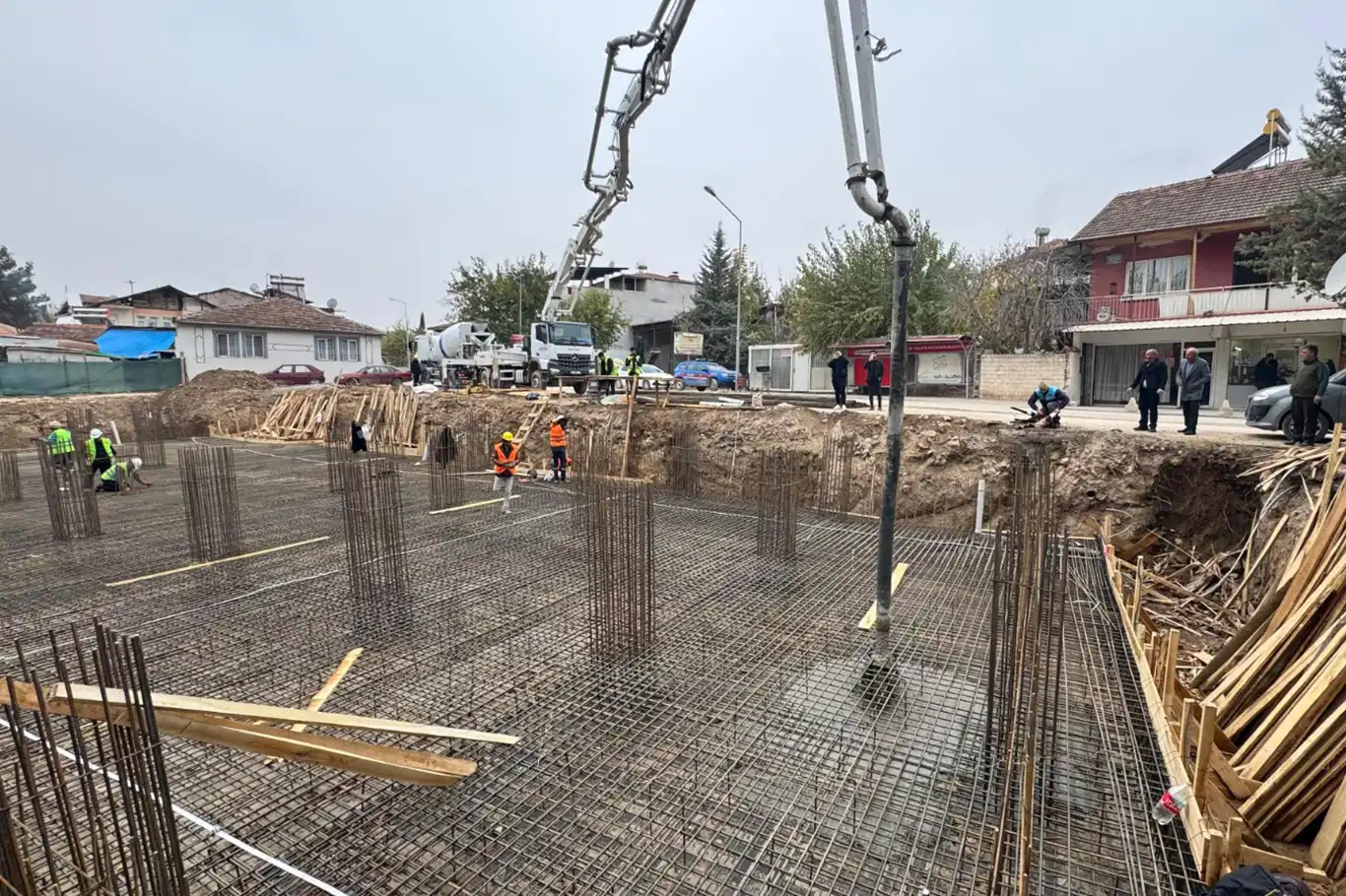 Dilek Merkez Camii'nin temeli dualarla atıldı