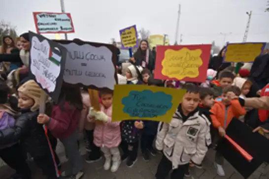 Minik öğrencilerden Dünya Çocuk Hakları Günü'nde Gazze mesajı