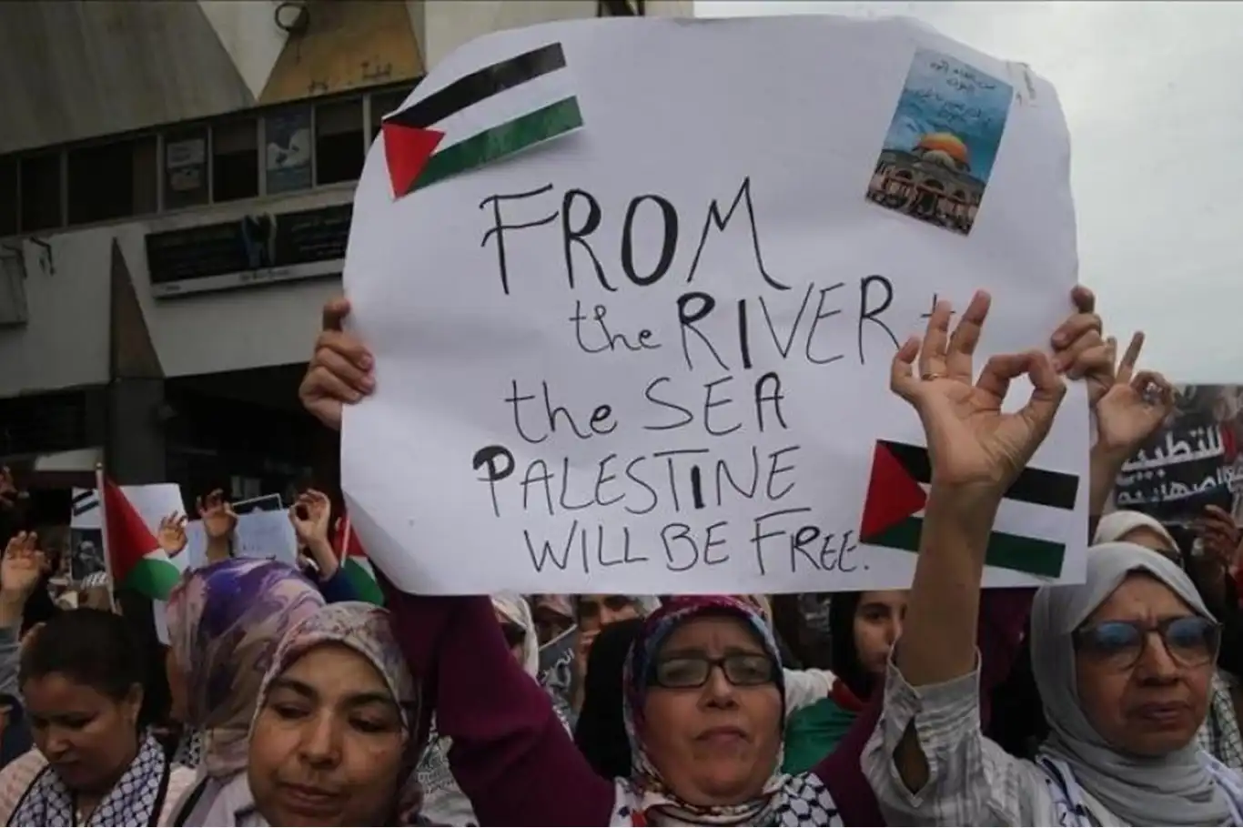 İşgalcilerin Gazze'de işlediği suçları kınamak için Rabat'ta gösteri düzenlendi