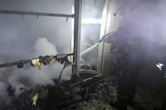 Yangında mobil mescit kullanılamaz hale geldi