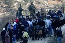 İşgal rejimi, Nablus’ta çiftçilerin zeytinliklere erişimini engelledi