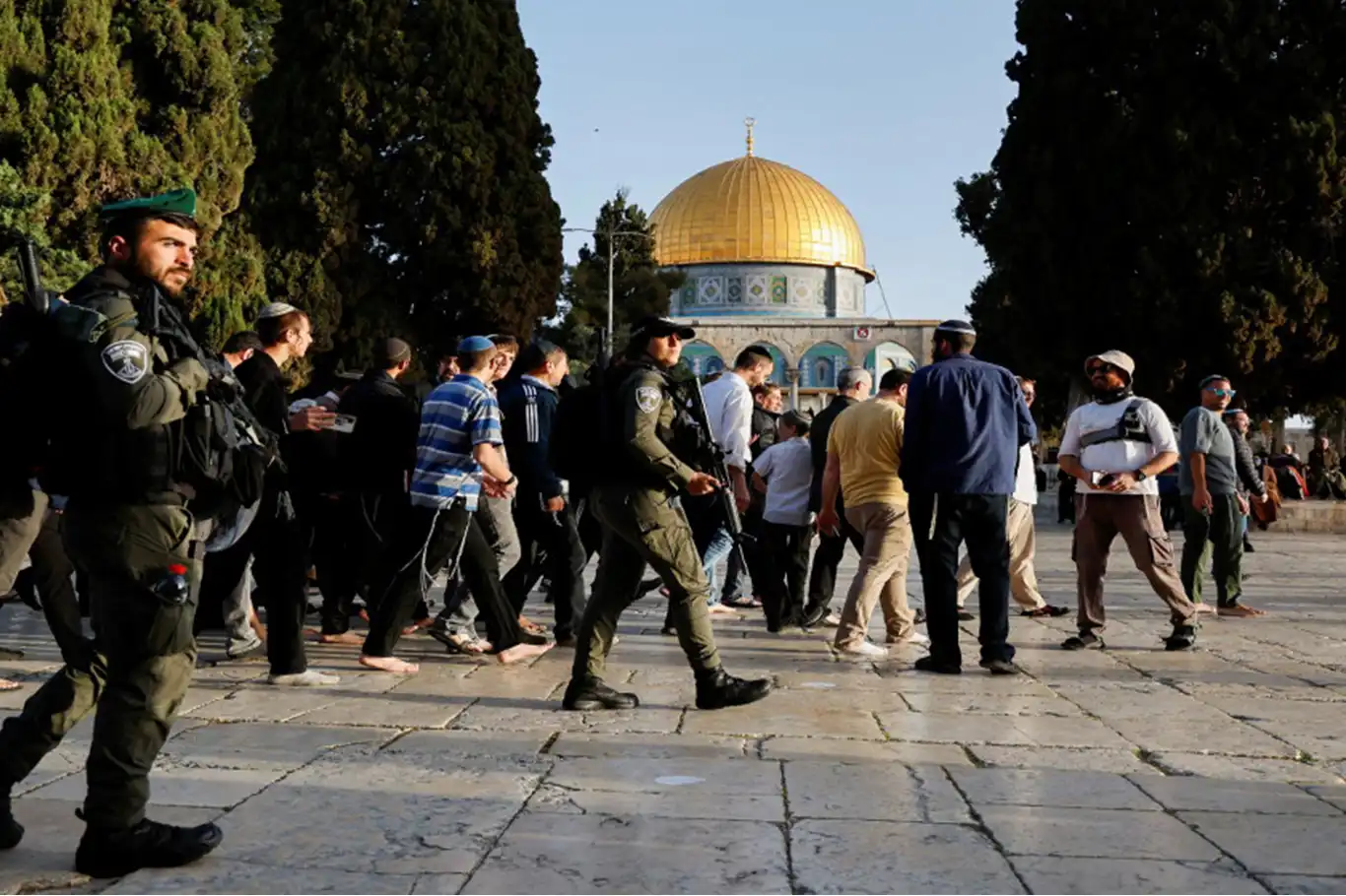 Siyonist yerleşimciler, Mescid-i Aksa'ya baskın düzenledi