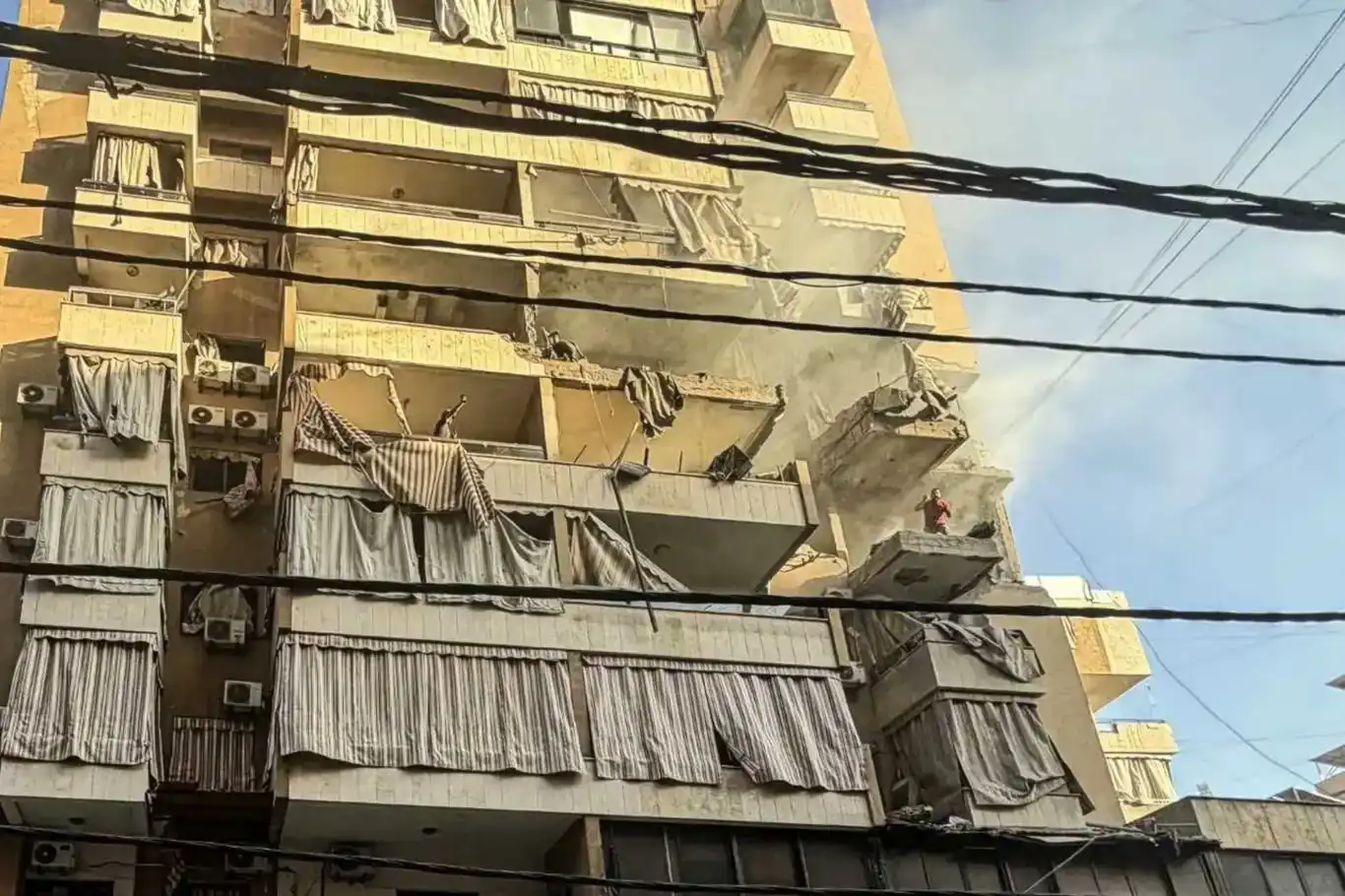 در حمله هواپیماهای رژیم اشغالگر به لبنان، شهید و زخمی گزارش شد