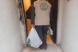 Umut Kervanı İskenderun’da ihtiyaç sahibi ailelere gıda ve et ulaştırdı