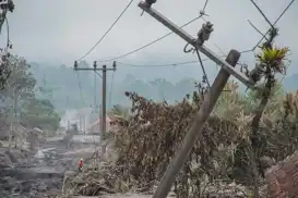 Endonezya'nın Semeru Dağı yine patladı
