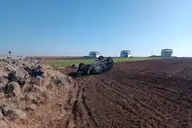 Diyarbakır'da karşı şeride geçen otomobil kazaya yol açtı: 3 yaralı