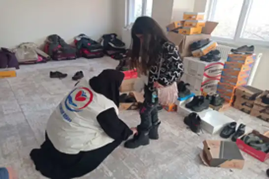 Yetimler Vakfı Van’da yetimlerin yüzünü güldürdü