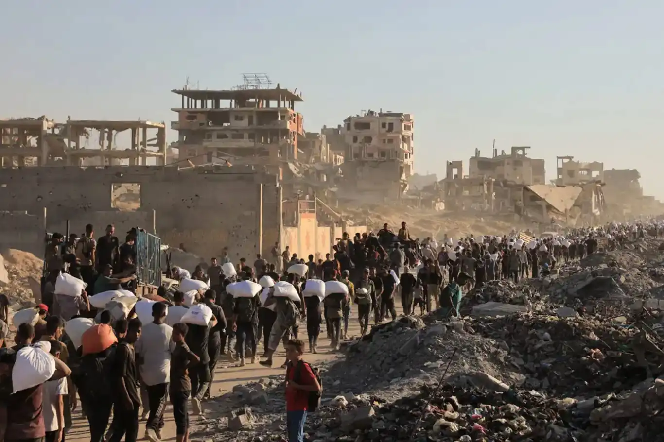 الأونروا: أغلب سكان غزة يعتمدون على المساعدات ولا يحصلون إلا على وجبة يومياً