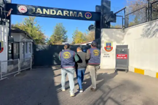 Diyarbakır’da 8 yıldır aranan hırsız yakalandı