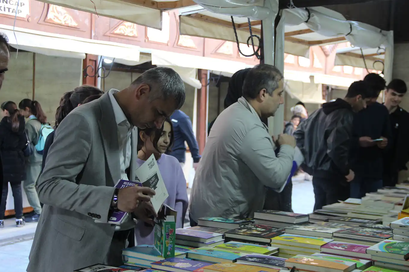 Cizre Kitap Fuarı halk tarafından yoğun ilgiyle karşılandı