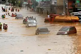 Tayland son 300 yılın yağış rekoru kırıldı