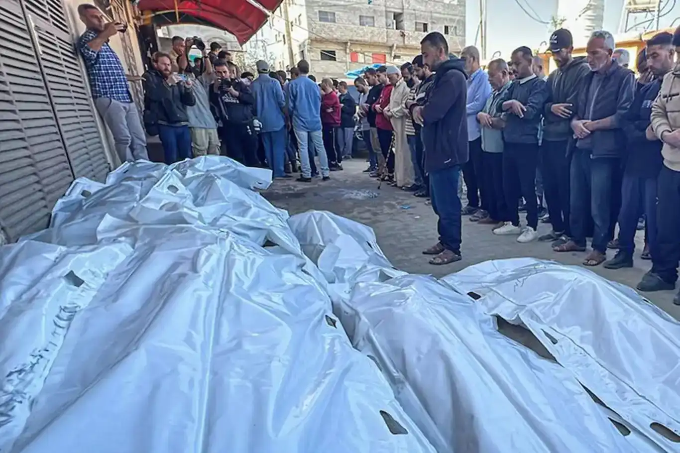 ارتش اشغالگر امروز نیز به تجاوزات خود در غزه ادامه داد: ۴ شهید