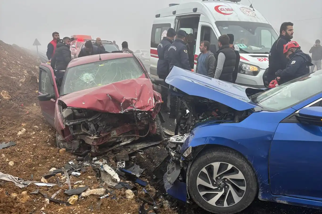 Malatya'da otomobiller kafa kafaya çarpıştı: 5 yaralı
